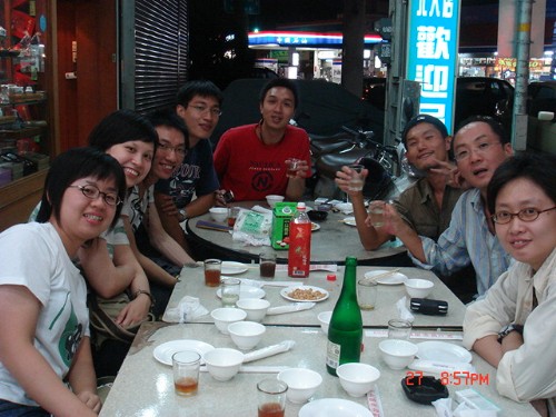 《去帝國》新書發表會後，於北城海鮮；2006。